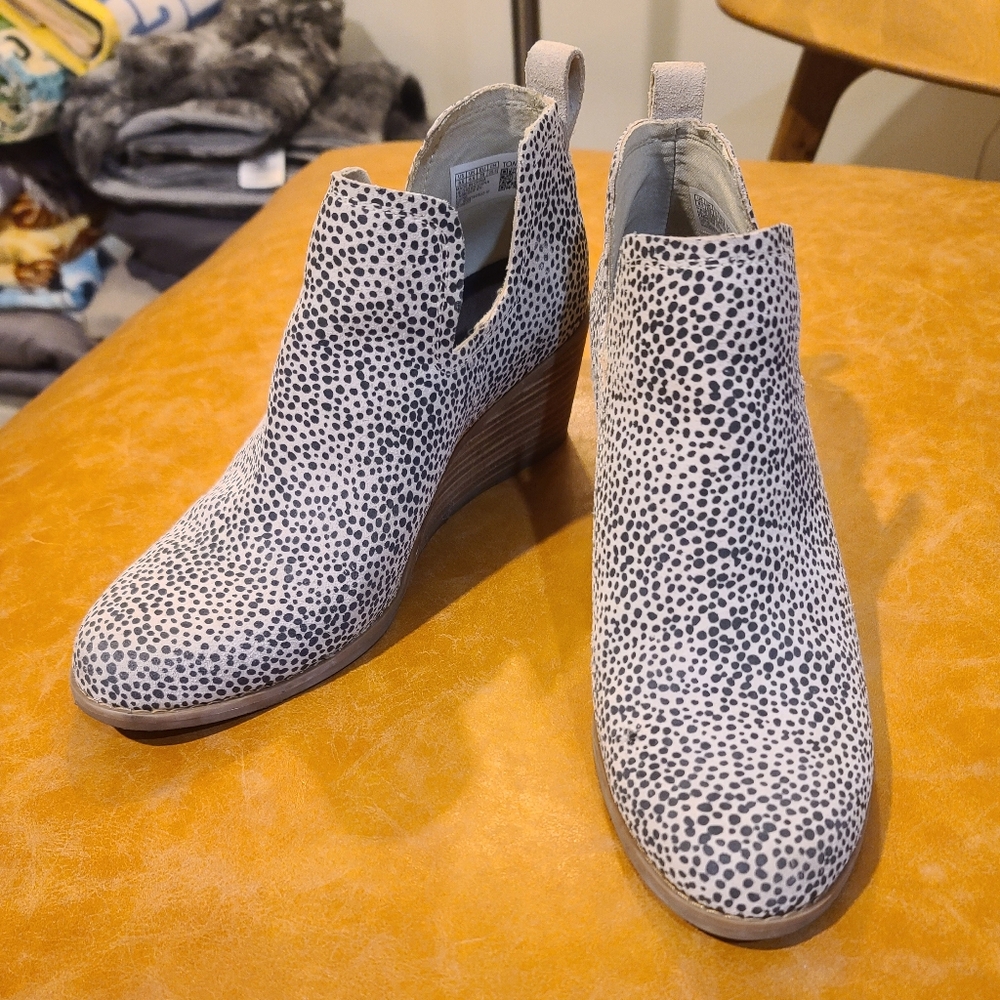Toms Black and White Dot Kallie Booties Size 8.5